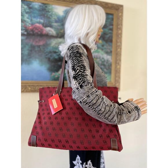 Vtg DOONEY and BOURKE signature canvas laptop bag, makeup bag bundle NWT - Picture 3 of 10